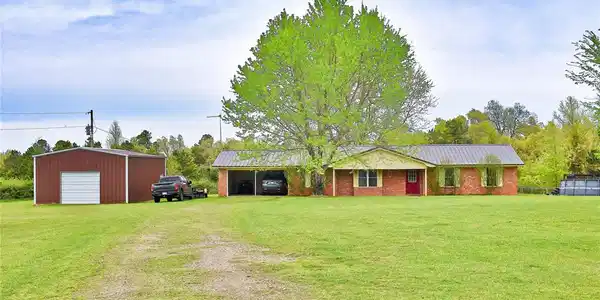 3561 E 2000 Road