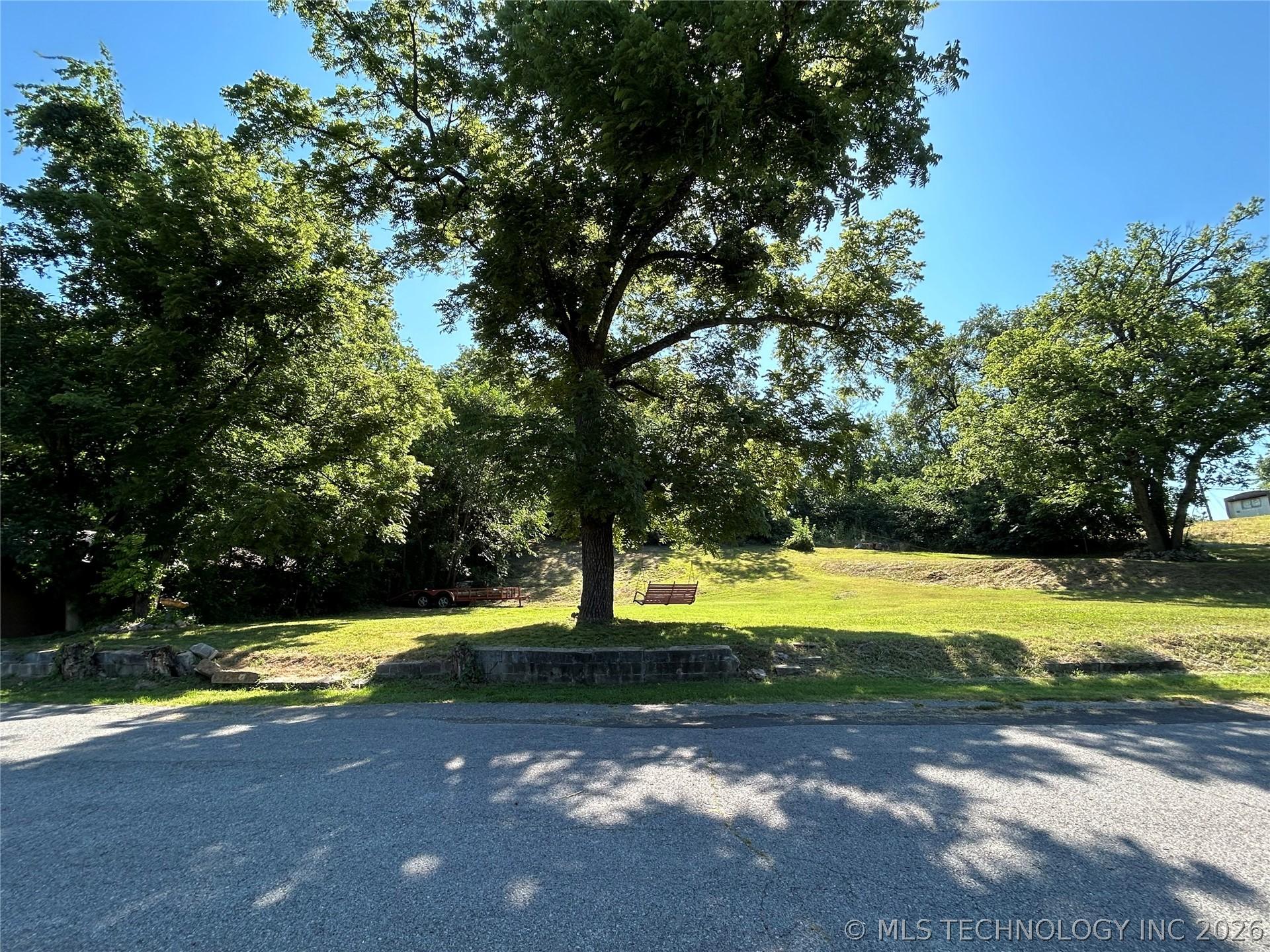Image 3: Beautiful lot 100'x140' city utilities