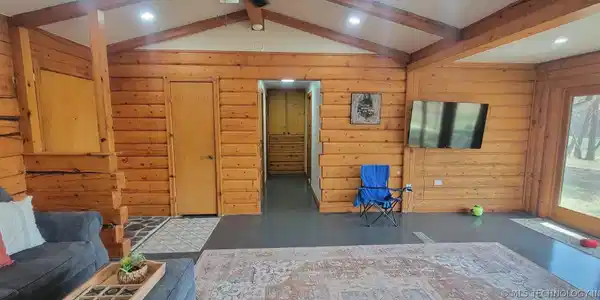 Image 4: Hall