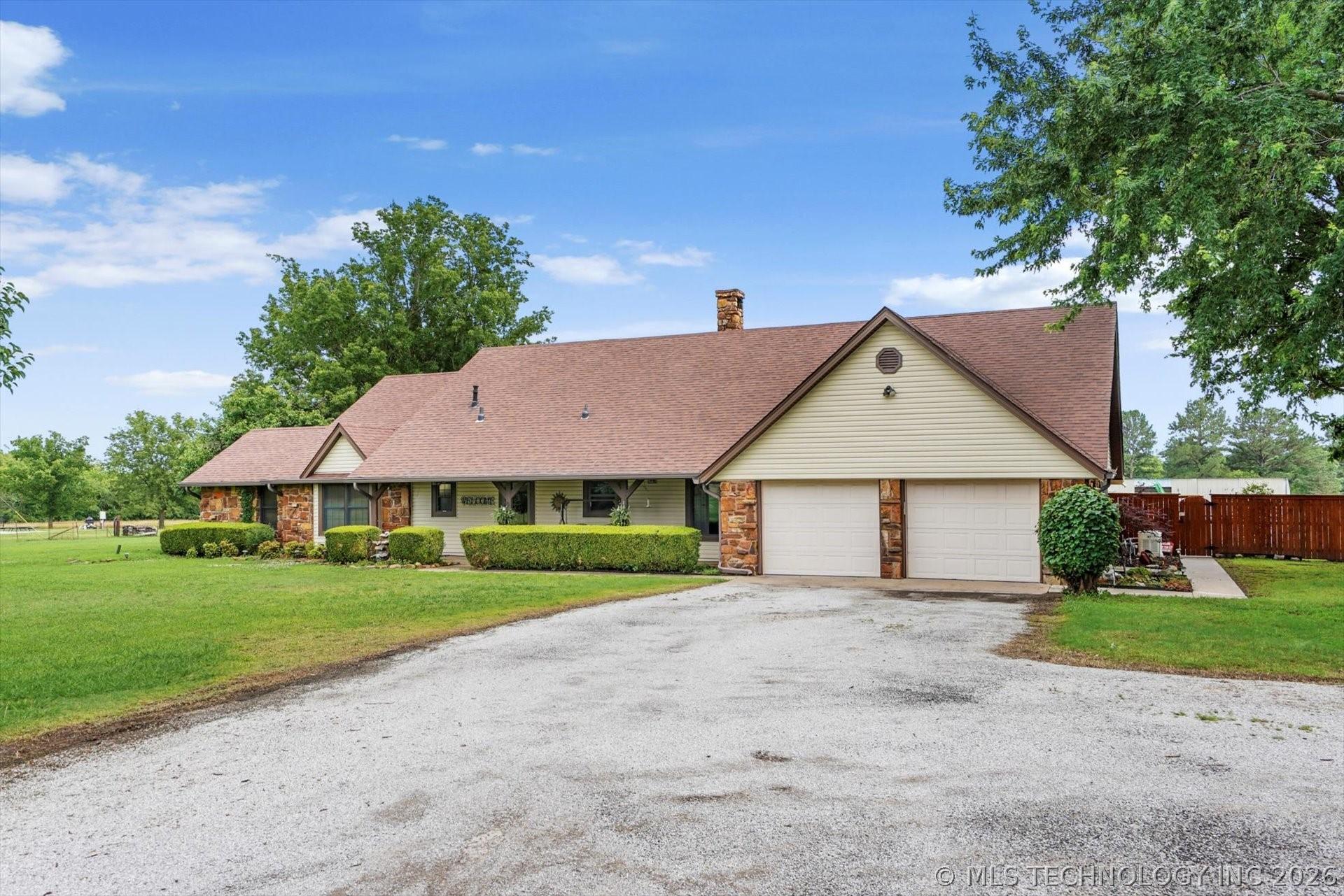 Image 3: Driveway has an area to back into giving ample roo