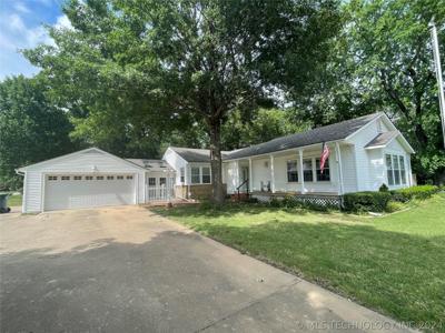 224 W Maple Street