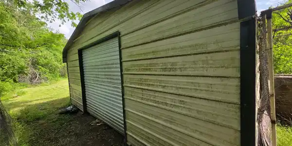 Image 3: Storage shed behind carport