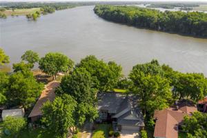288 Lakeside Lane N