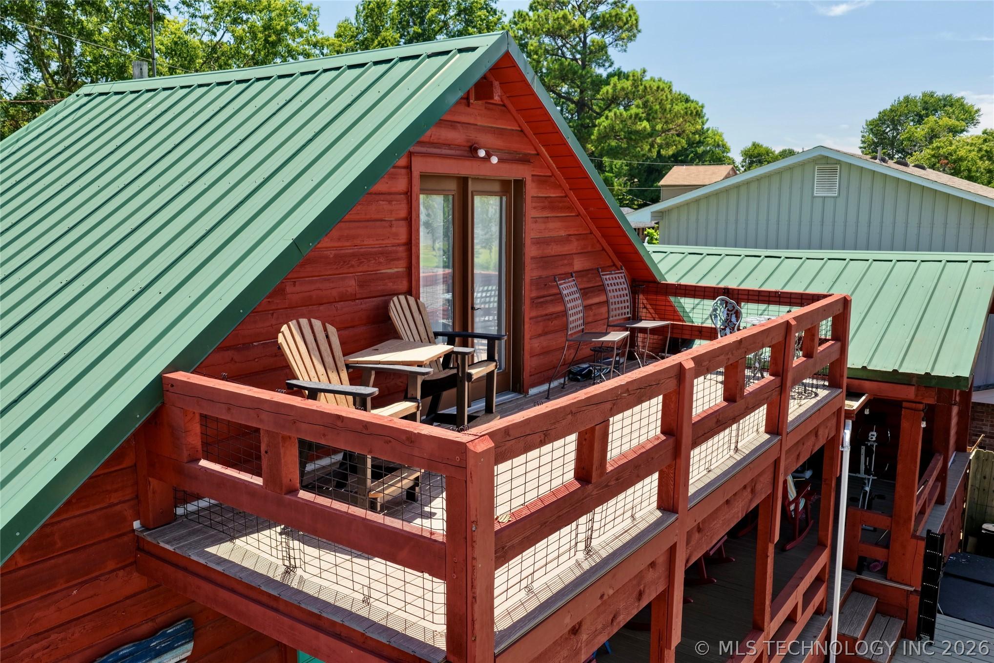 Image 3: THE UPSTAIRS DECK TO WATCH THE SUNSET UPSTAIR