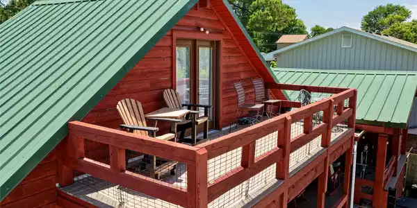 Image 3: THE UPSTAIRS DECK TO WATCH THE SUNSET UPSTAIR