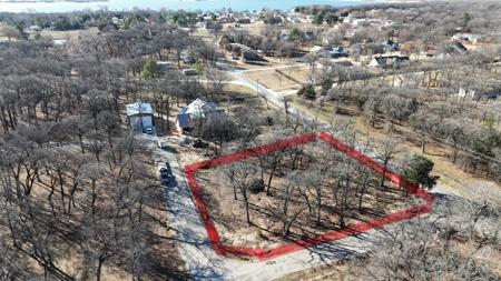 002 Woodland Circle