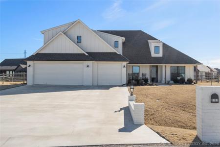 5702 E 143rd Place