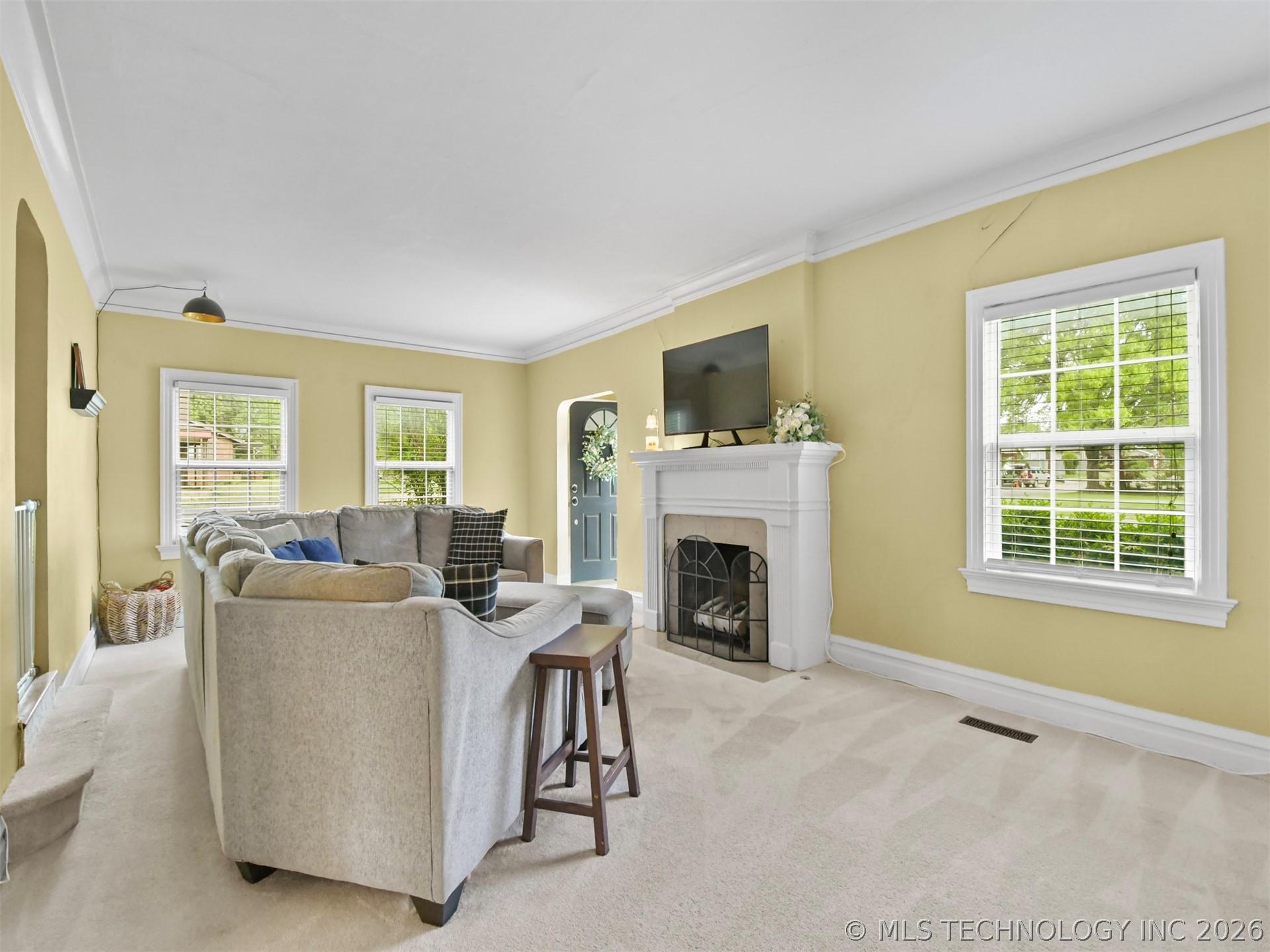 Image 2: Living Room 1