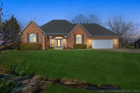 1401 NE Oakridge Drive