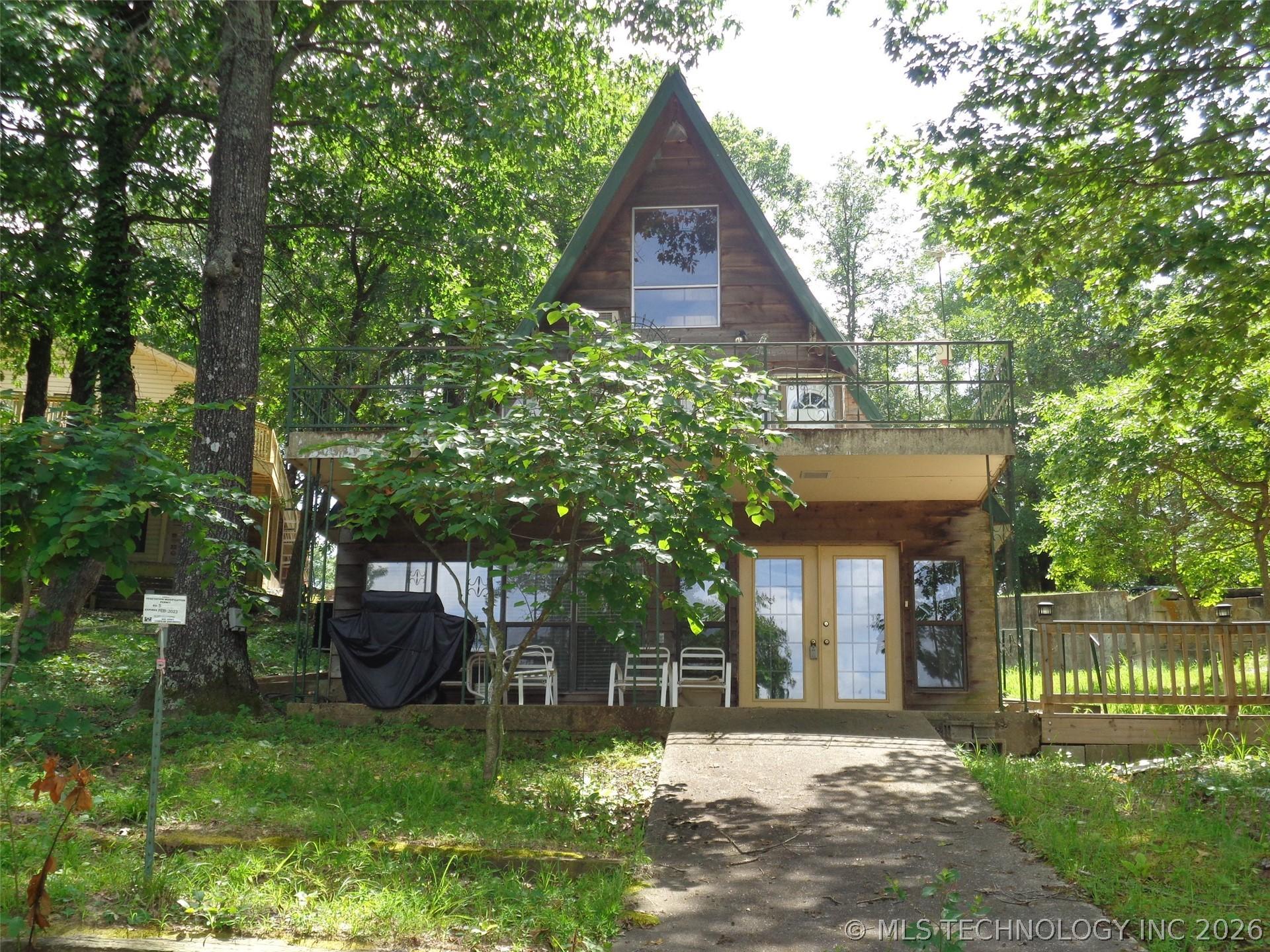 Image 1: Plenty of outdoor space to enjoy the lake views!