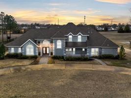 1701 NE Oakridge Drive
