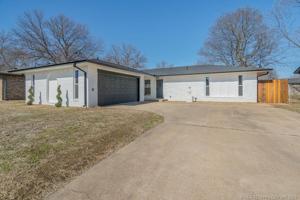 1116 W Will Rogers Court