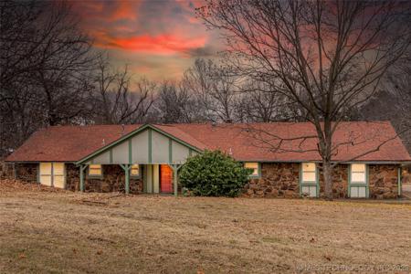 13903 E Crestview Drive