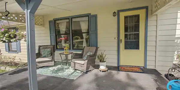 Image 3: Relaxing Front Porch