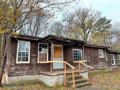 1127 Highway 82 N