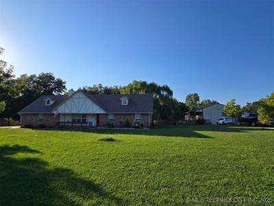 880 N Woodview Drive