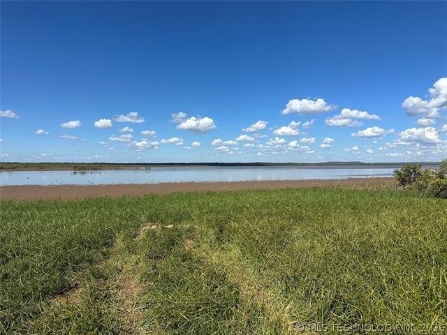 Image 4: Eufaula Lake access right around the corner