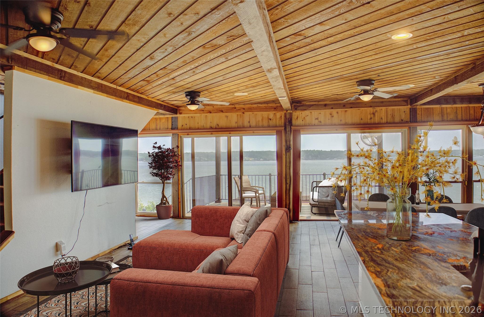 Image 3: You will never want to leave this rustic style lak