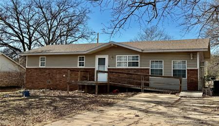 1004 S D and H Street