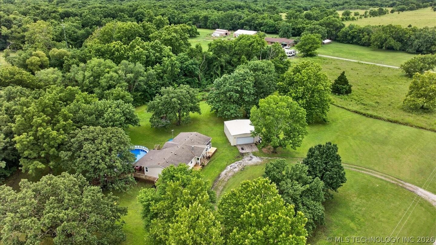 Image 1: 8.65 acres, circle drive, shop and pool