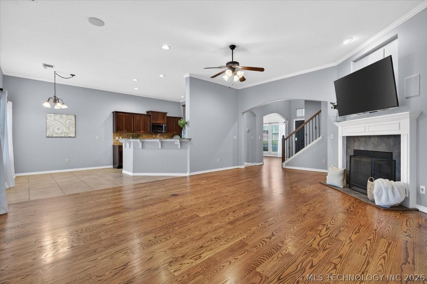 Image 3: Open floor plan