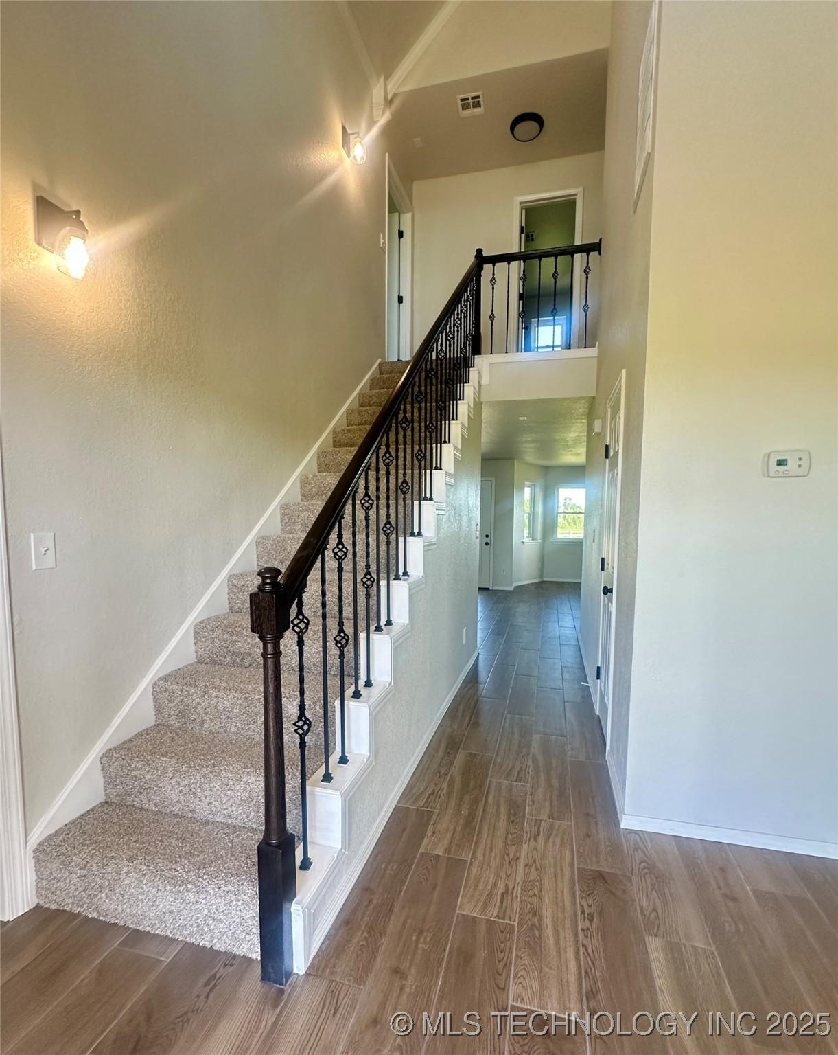 Image 3: Entry
