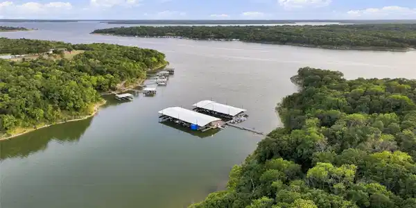 Image 4: With an Included Boat Slip, be on the Water Quickl