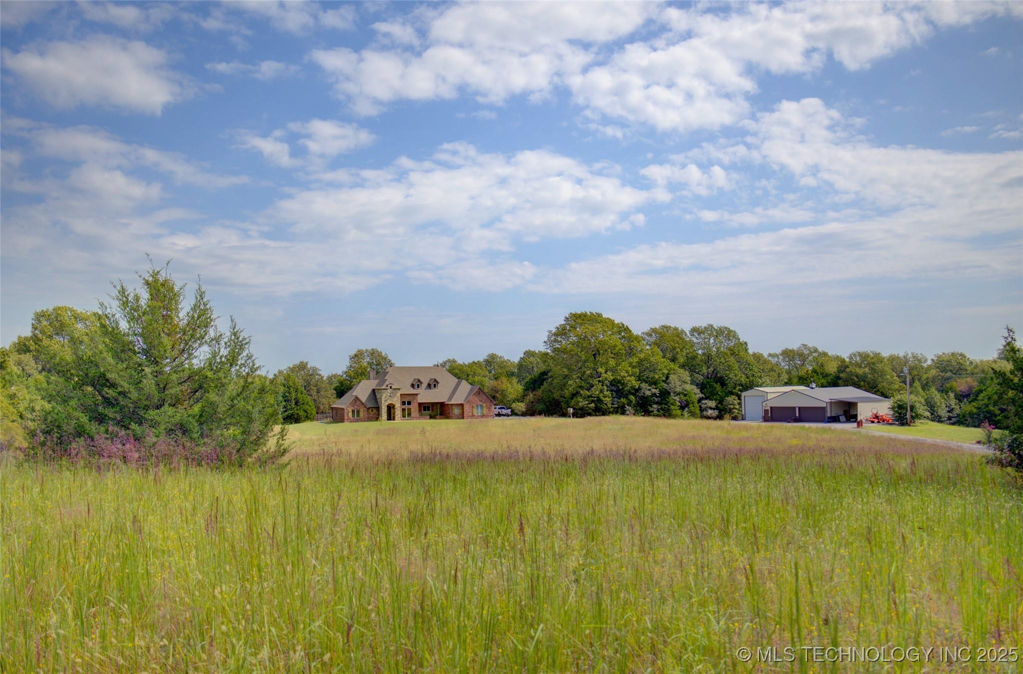 Image 2: Greeted by a wild flower meadow!