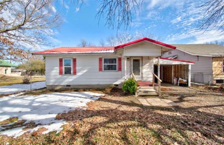 703 N Wineblood Street