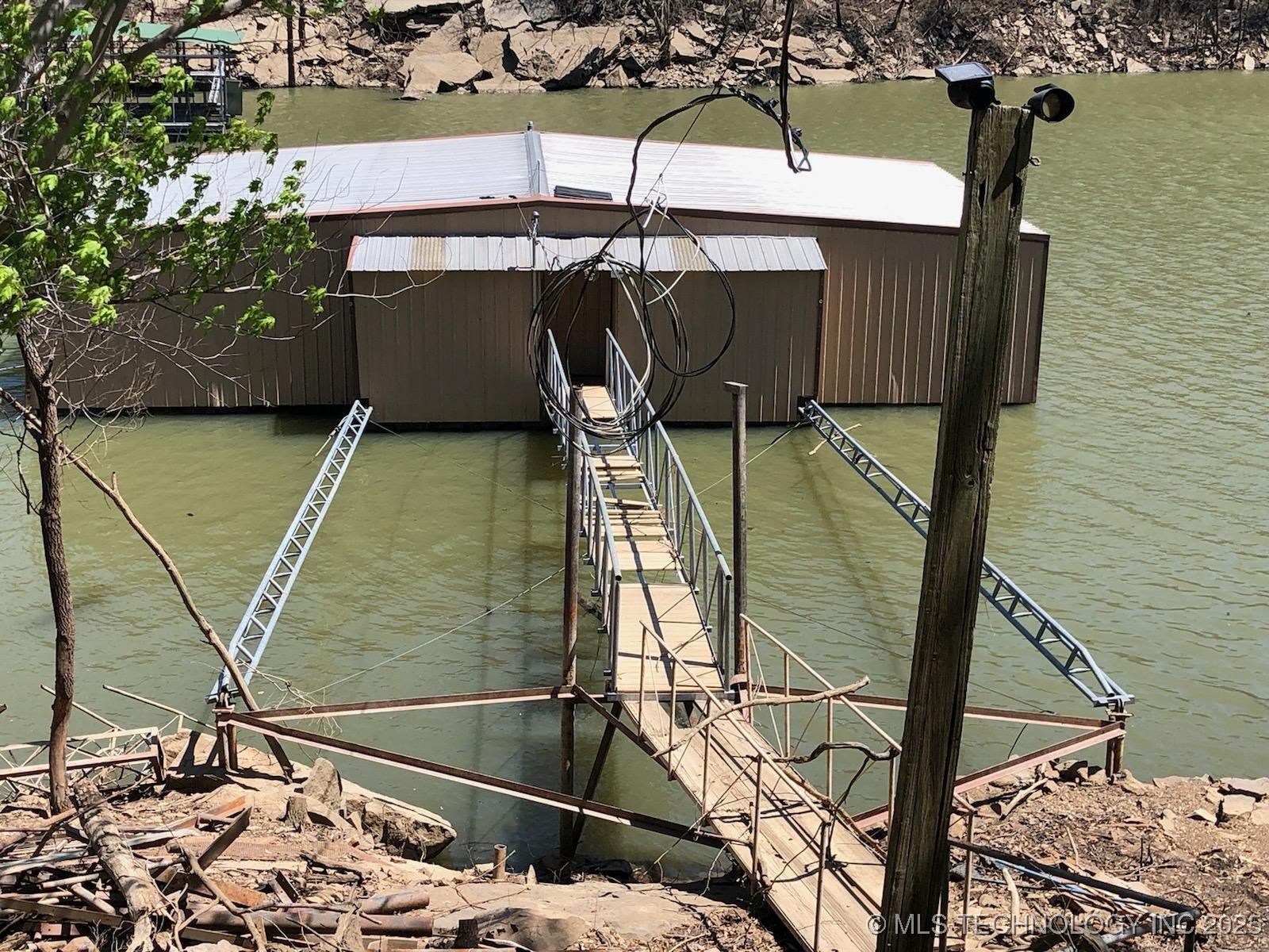 Image 4: 4 stall enclosed metal boat dock Grandfathered wit