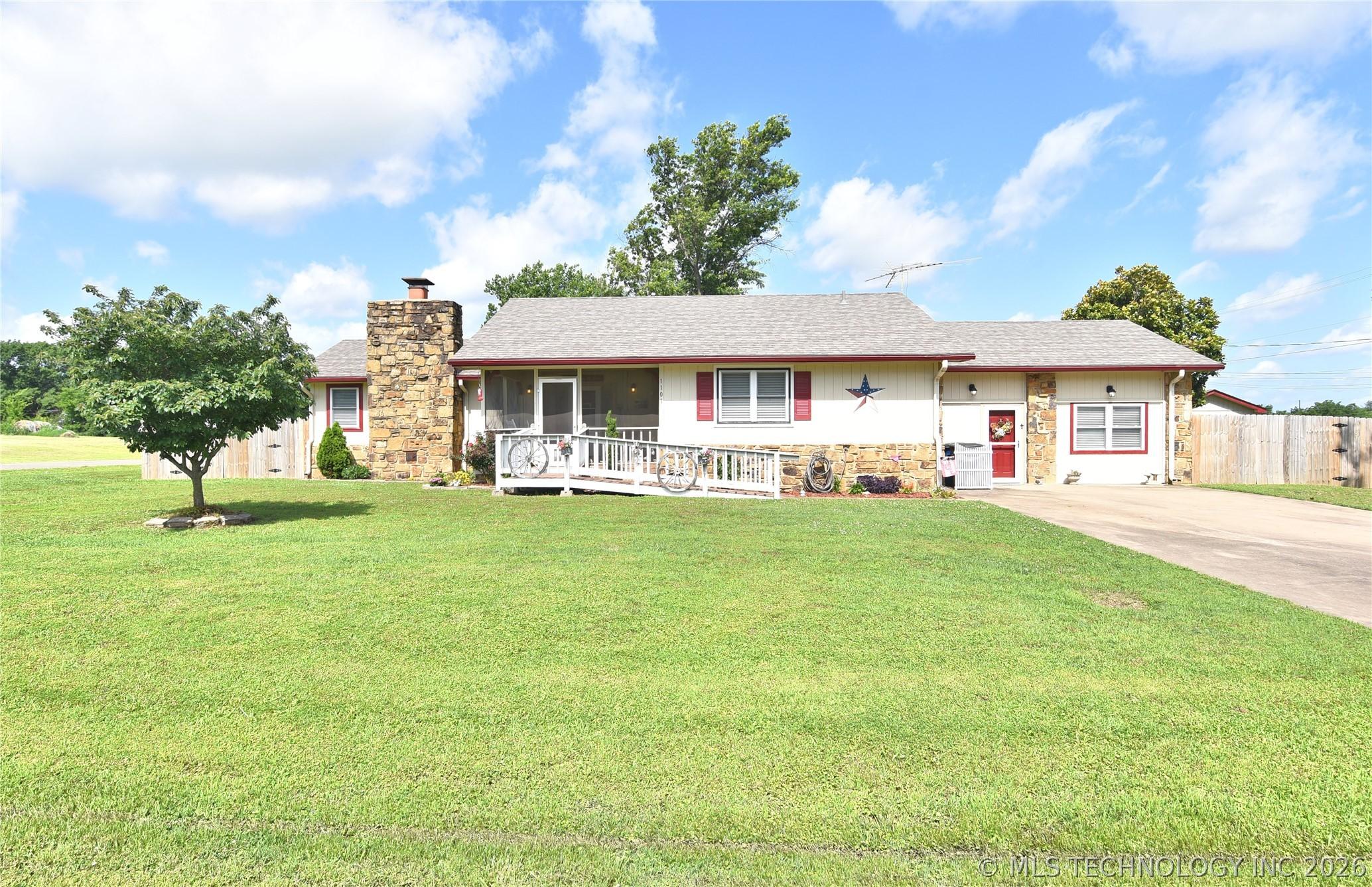 Image 2: 3 Bed, 3 1/2 Bath, 2907 SqFt, Corner Lot, Pool, Ga