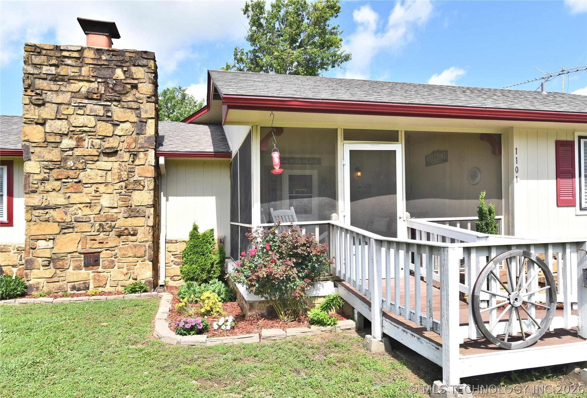 Image 3: Large Screened In Front Porch