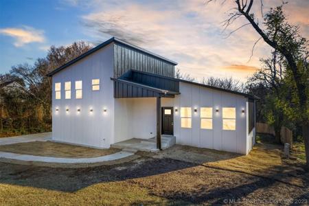 2400 E Lake Breeze Road