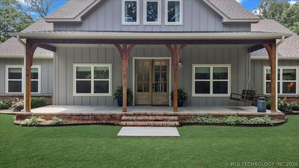 Image 2: Beautiful porch