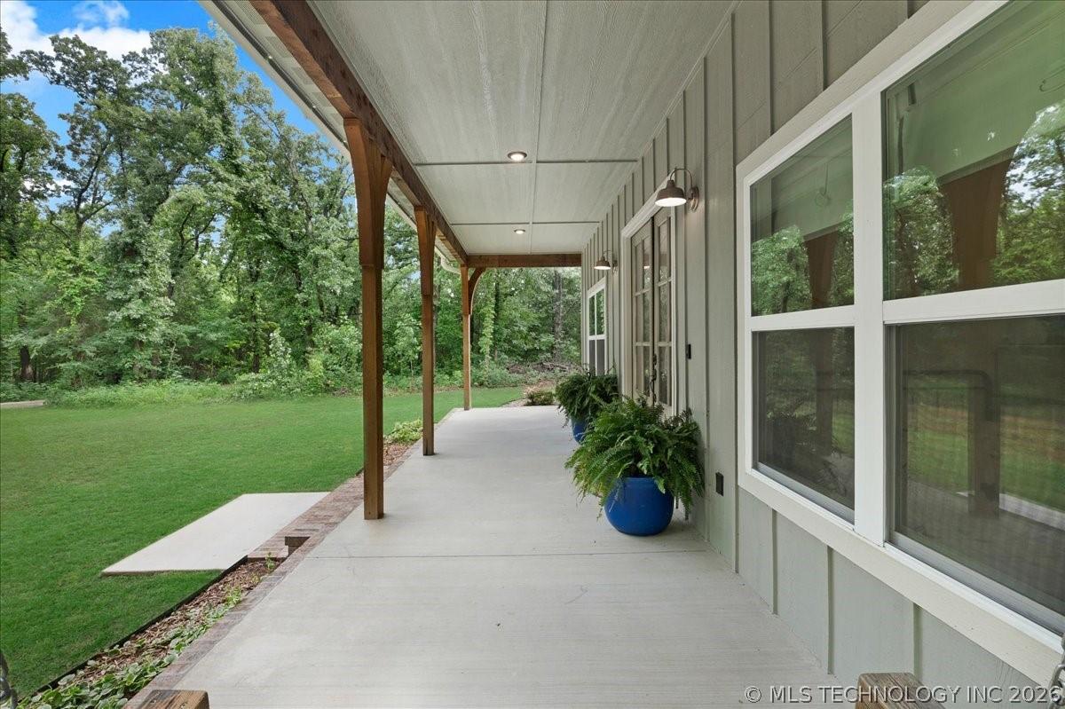 Image 3: Front porch sittin'