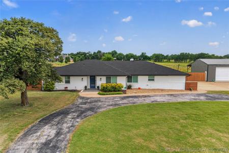 11736 E 450 Road