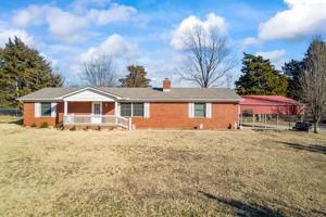 2405 E Leroy Road