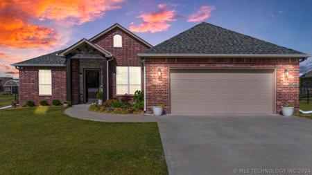 317 E 498 Circle