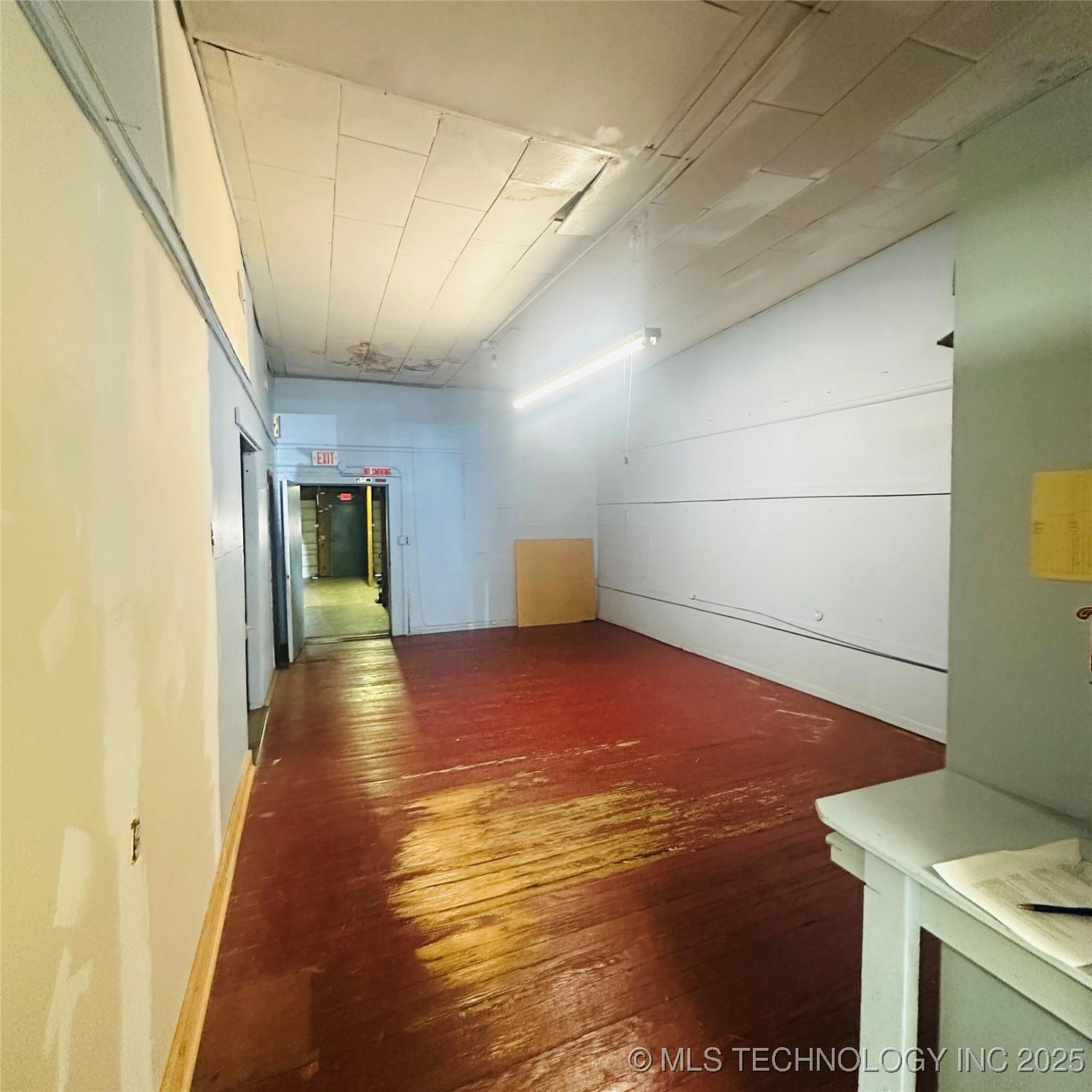 Image 3: large storage area or additional space for retail/