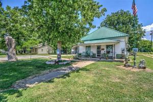 118 S Bender Street