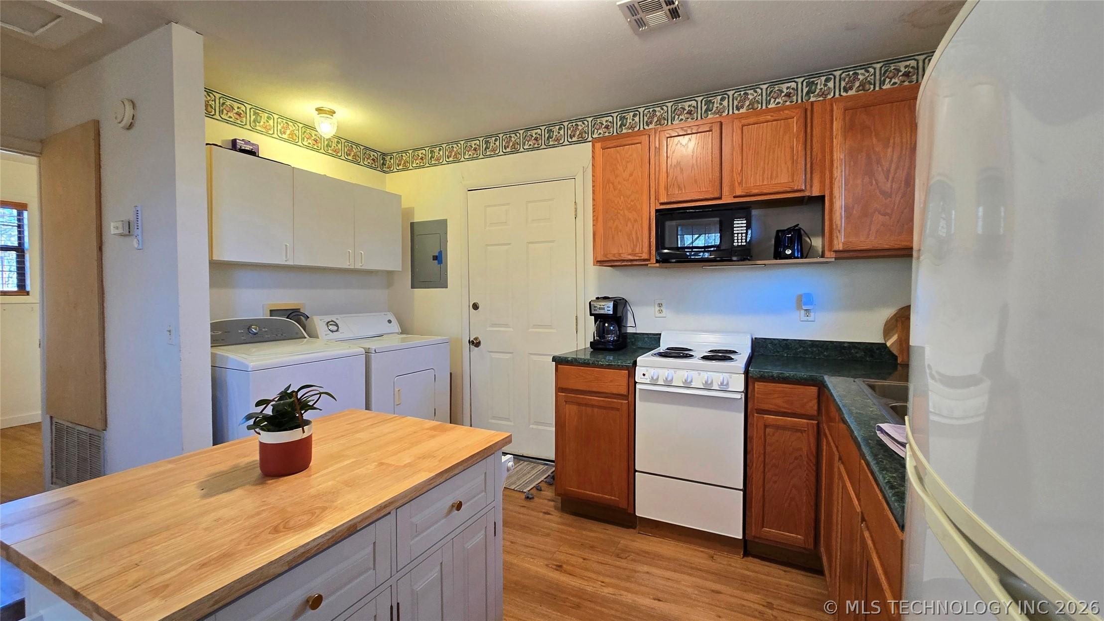 Image 3: Cabin 2