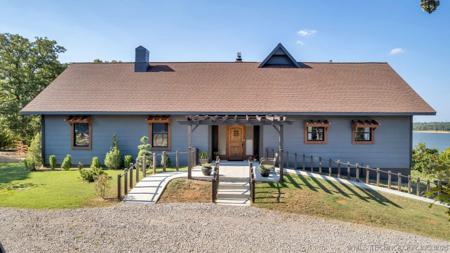 811 Riviera Road