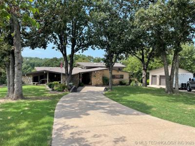 598 W Woodland Drive