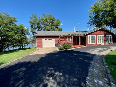 892 Lakeside Drive N