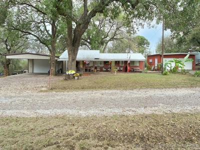 6446 War Bonnet Avenue