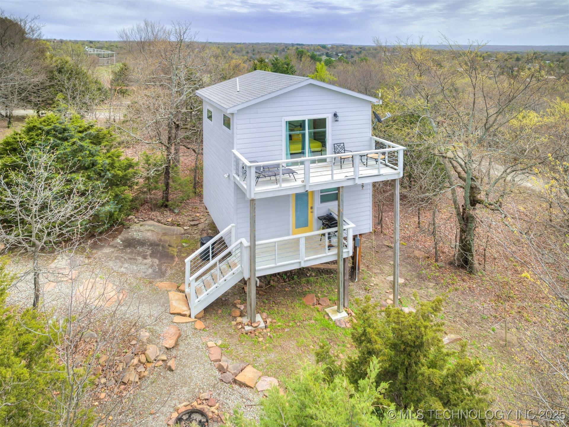 Image 4: Yellow Cabin