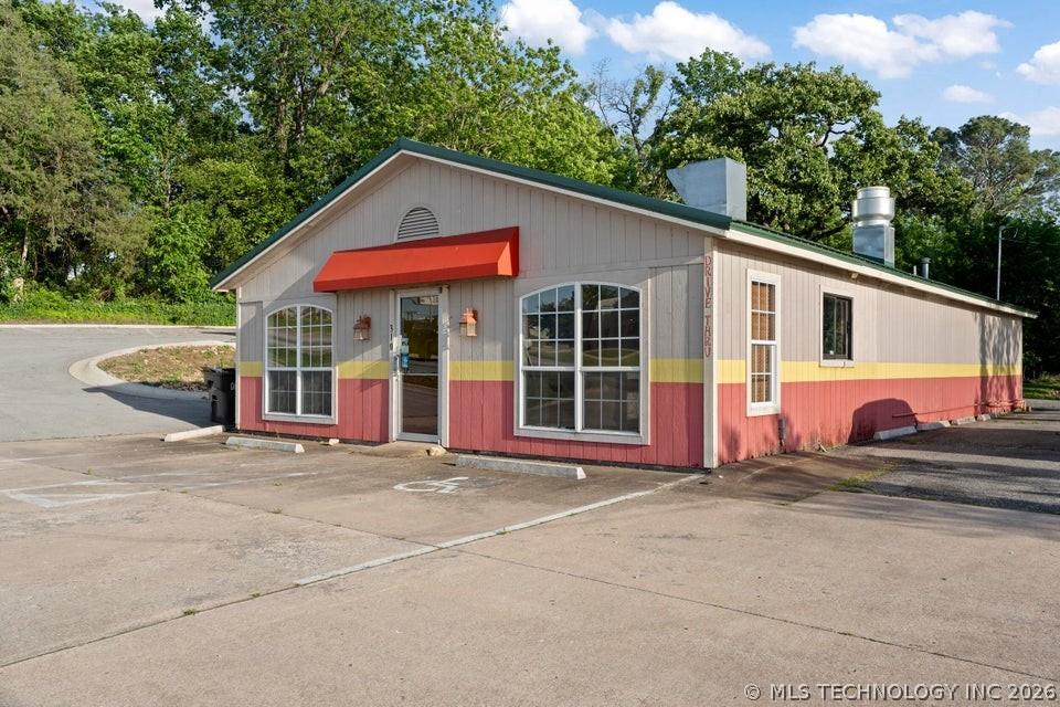 Image 2: Front/Drive Thru