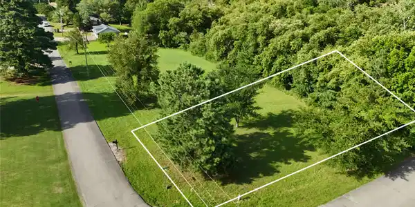 Image 2: Expansive parcel featuring mature trees and a subs