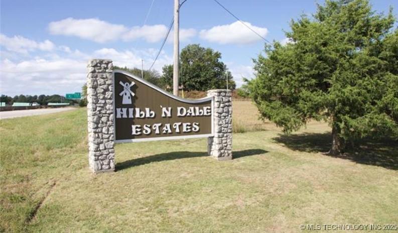 Image 1: Subdivision entrance