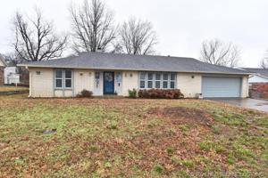 1011 E Comet Place